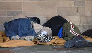 gente durmiendo en la calle