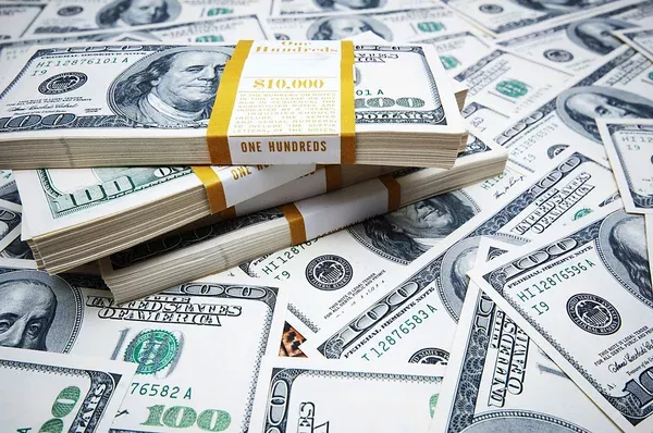 dolares al por mayor