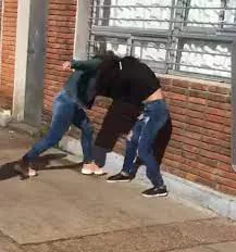pelea entre estudiantes