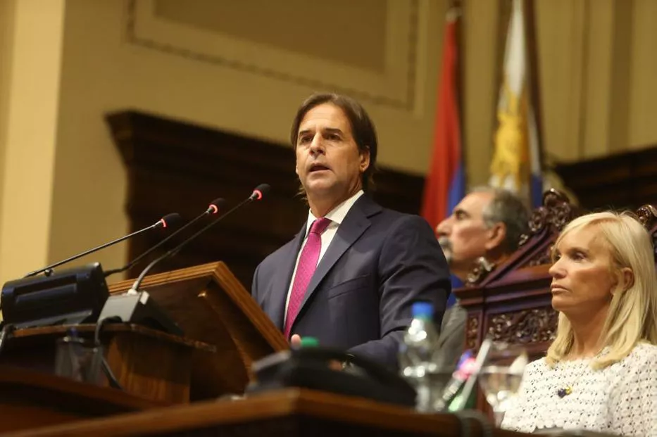 lacalle en el parlamento
