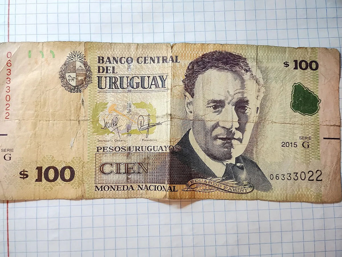 100 pesos uruguay